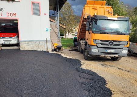 ASFALTIRANJE PRED GASILSKIM DOMOM ŽEROVNICA 06 FOTO UROŠ SKUK.jpg